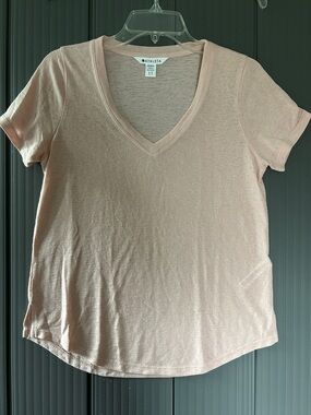 Athleta Breezy Scoop V Tee Shirt in Blush Pink